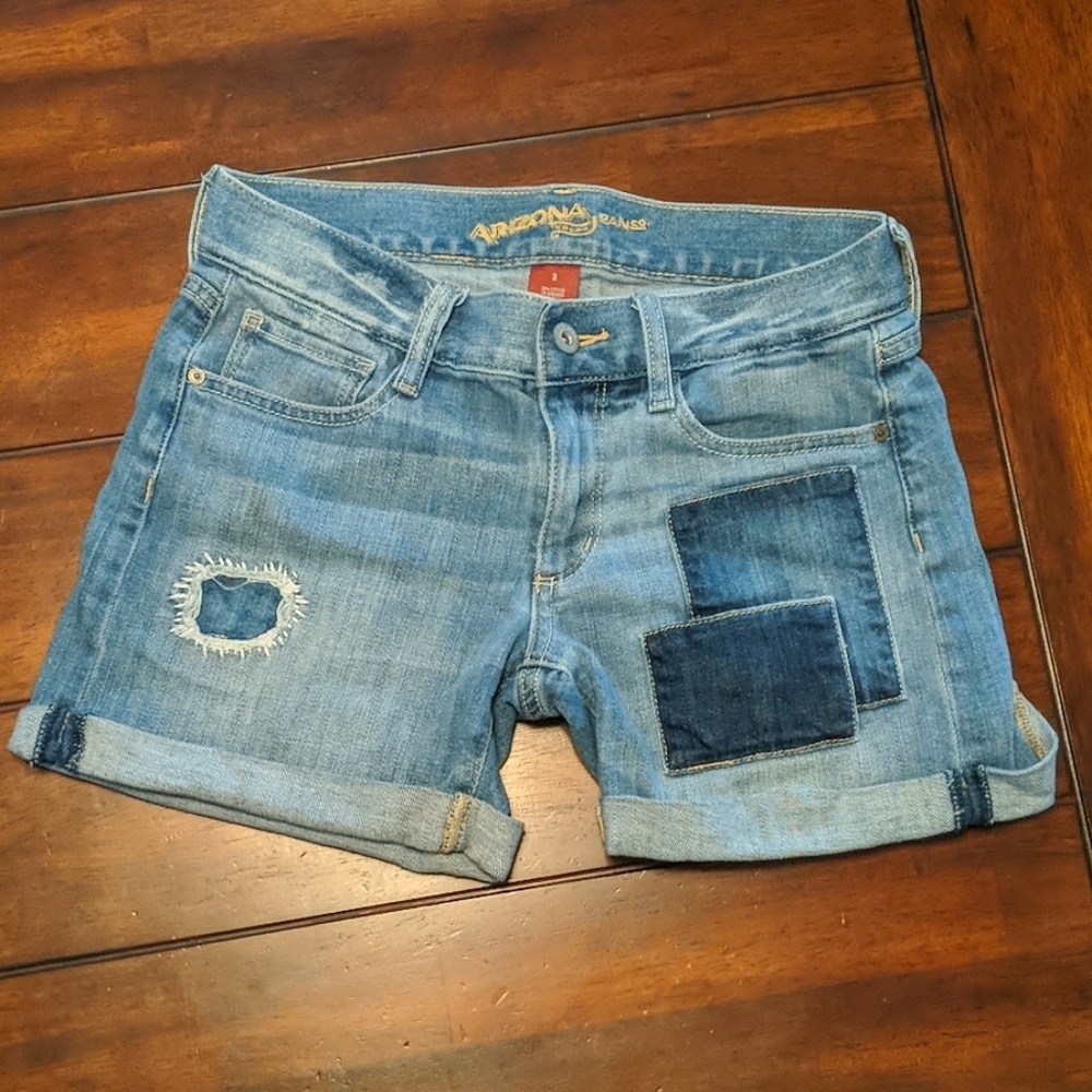 Arizona shorts with patches